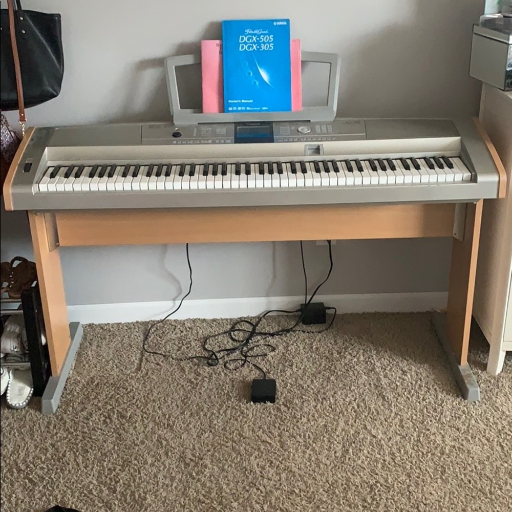 Portable Grand DGX-505 Yamaha Keyboard